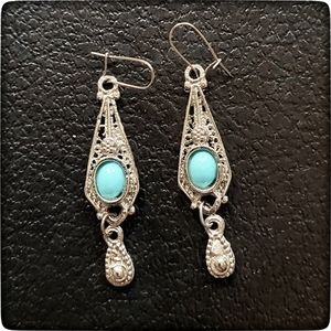 Filigree sliver tone dangle earrings. Vintage style.  Set with stone.